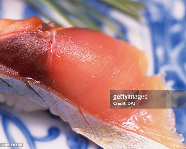 saba, hand shaped sushi - saba sushi stockfoto's en -beelden