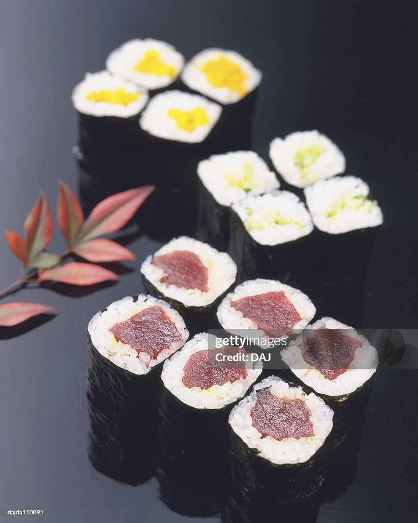 Maguro, Oshinko, Sushi rolls