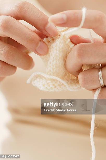 knitting - forza fotografías e imágenes de stock