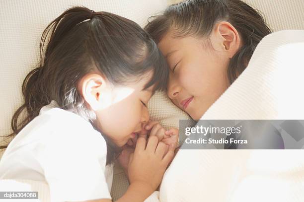 young girls sleeping - forza fotografías e imágenes de stock