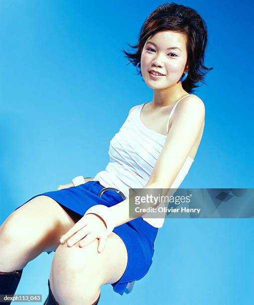 young woman smiling, portrait - henry stockfoto's en -beelden