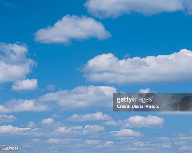 scattered cumulus clouds - altocúmulo fotografías e imágenes de stock