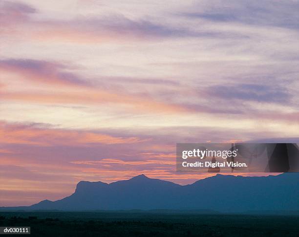 the guadalupe mountains at sunset, texas, usa - parque nacional de las montañas de guadalupe fotografías e imágenes de stock