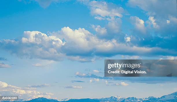 clouds over mono lake, high sierra, california,usa - serra stockfoto's en -beelden