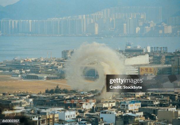 duststorm twister in city - twister stock-fotos und bilder