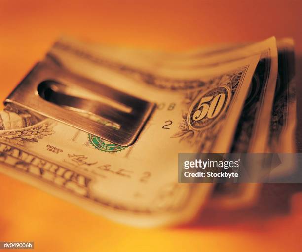 fifty dollar bills in money clip - mola de prender dinheiro imagens e fotografias de stock