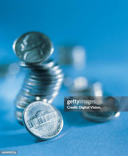 stack of five cent coins - five cent coin stockfoto's en -beelden