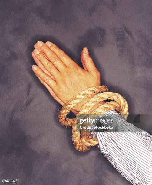 businessman, hands tied, - chemise bigarrée photos et images de collection