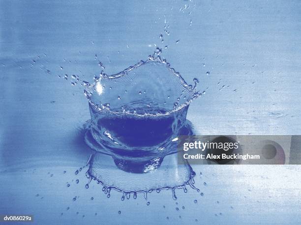 h2o - splash crown stock pictures, royalty-free photos & images