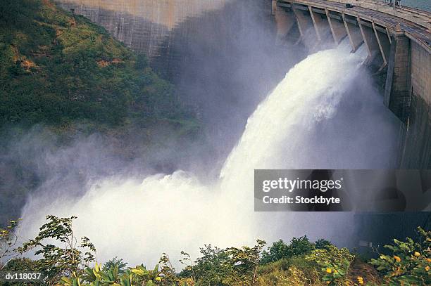 hydro power,victoria dam,sri lanka - general economy as central bank of sri lanka looks to contain rising inflation stockfoto's en -beelden