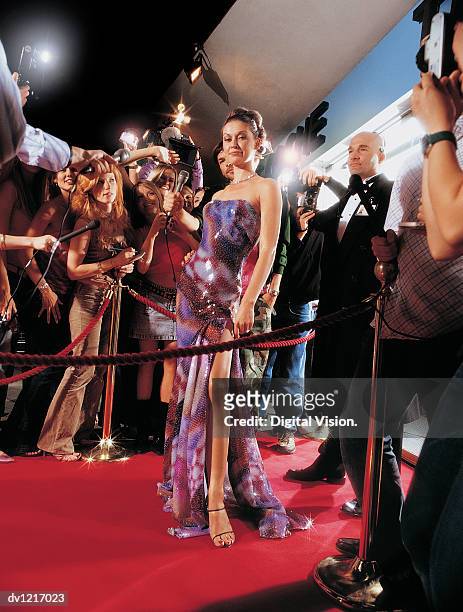 actress arriving at a movie premiere surrounded by paparazzi - premiere stock pictures, royalty-free photos & images