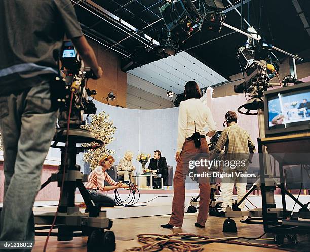 tv presenters in a tv studio with producers and tv cameramen - estúdio de televisão imagens e fotografias de stock