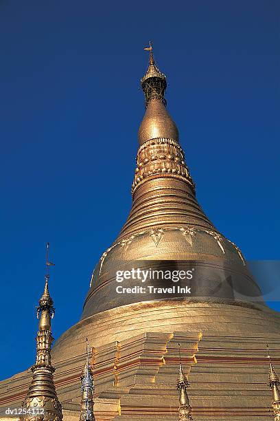 stupa of the shwedagon pagoda, rangoon, burma - travel​ stock pictures, royalty-free photos & images