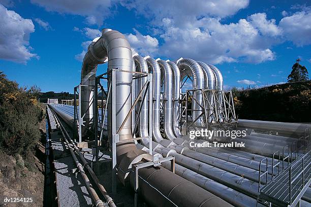 pipelines from a geothermal power station, wairakei, north island, new zealand - new zealand connected fotografías e imágenes de stock