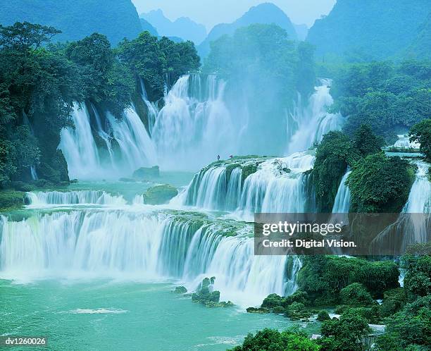 waterfall, detian, guangxi province, china - son la province fotografías e imágenes de stock