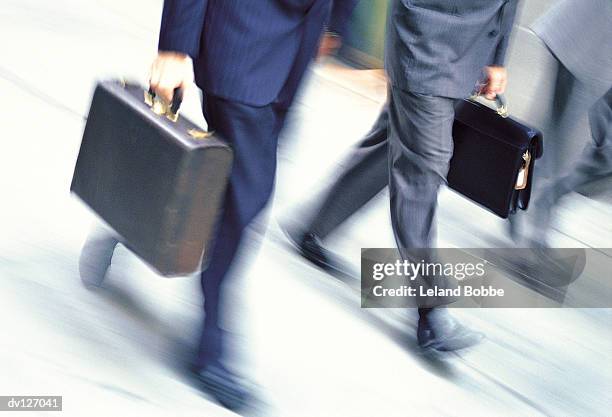 businessmen walking on sidewalk - leland bobbe foto e immagini stock