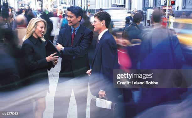 business people talking in the street - leland bobbe foto e immagini stock