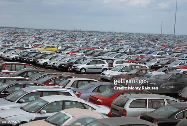 car waiting for export in storage at the uk port of immingham in humberside, uk - car full stock-fotos und bilder