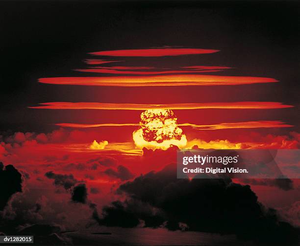 nuclear bomb test, bikini atoll and enewetak, june 25 1956 - bikini atoll stockfoto's en -beelden