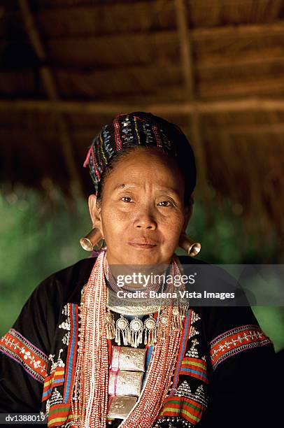 portrait of an akha tribe woman, chiang mai, thailand, asia - mai stockfoto's en -beelden