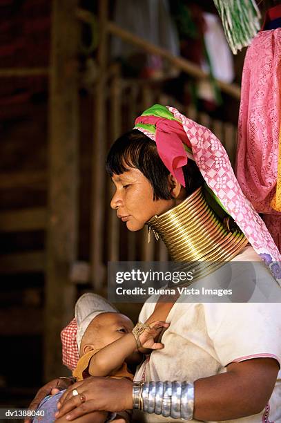 padaung woman breast feeding her baby in mae hong son, thailand - padaung stock pictures, royalty-free photos & images