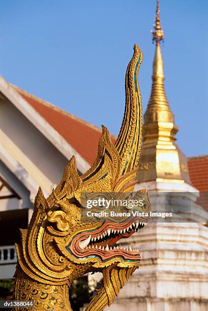 detail of a golden dragon's head, wat phra sing, chiang mai, thailand - mai stockfoto's en -beelden