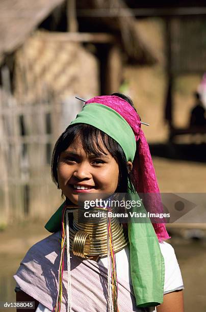 portrait of a padaung woman, mae hong song, thailand - tribo asiática imagens e fotografias de stock