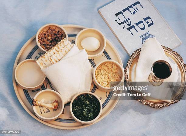 close-up of traditional jewish food - passover symbols 個照片及圖片檔