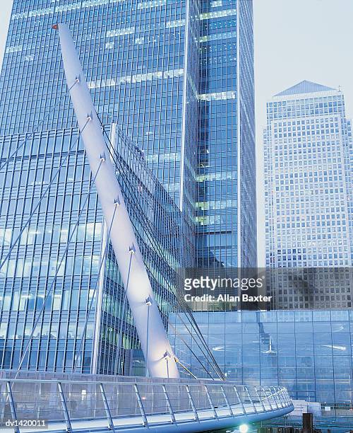 glass building exteriors,  canada tower and the wilkinson bridge, canary wharf, london - canada tower stock pictures, royalty-free photos & images