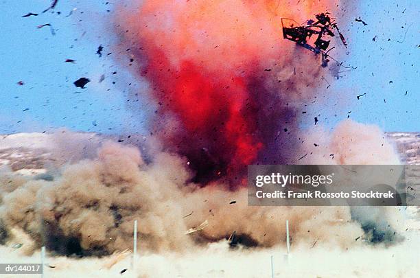 explosion in desert - gulf war stock pictures, royalty-free photos & images
