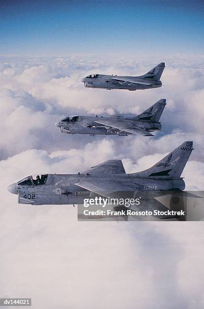 a-7e corsairs in flight - dele e dela imagens e fotografias de stock