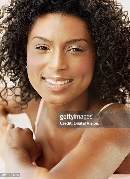 woman with a curly bob smiling at the camera - bob stockfoto's en -beelden