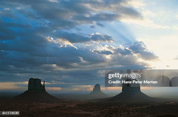 the mittens, monument valley, arizona, usa - the monument stock pictures, royalty-free photos & images