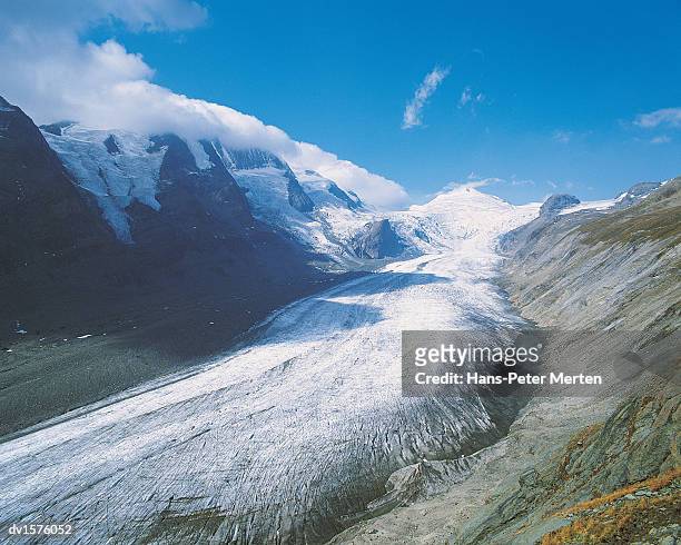 pasterze glacier with mt grossklockner in the background,  hohe tauern national park, gletscher, tyrol, austria - gletscher stockfoto's en -beelden
