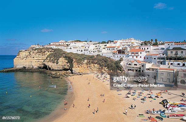 beach at carvoeiro, algarve, portugal - carvoeiro fotografías e imágenes de stock