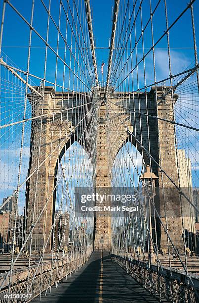 brooklyn bridge, nyc, new york state, usa - burberry and fox searchlight pictures honour the cast and filmmakers of brooklyn stockfoto's en -beelden