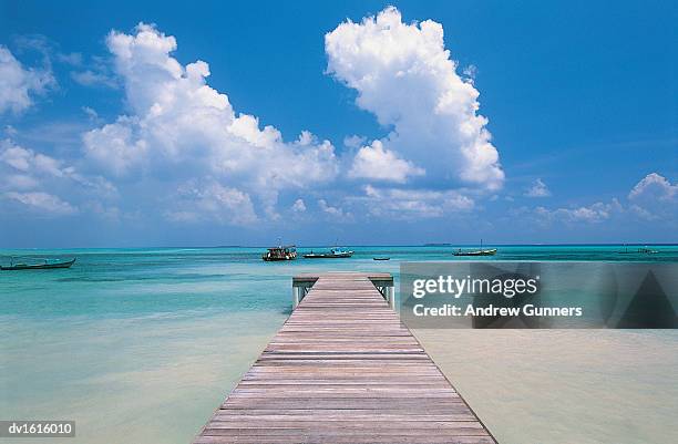 boardwalk, thulusdhoo, maldives, indian ocean - thulusdhoo stock pictures, royalty-free photos & images