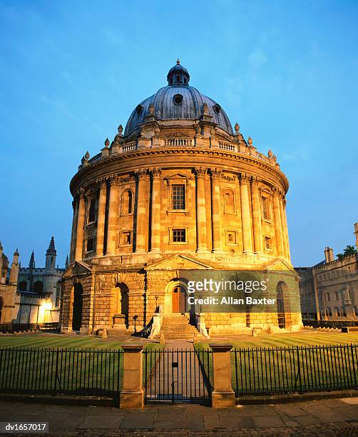 radcliffe camera, oxford university, england - radcliffe camera stock pictures, royalty-free photos & images