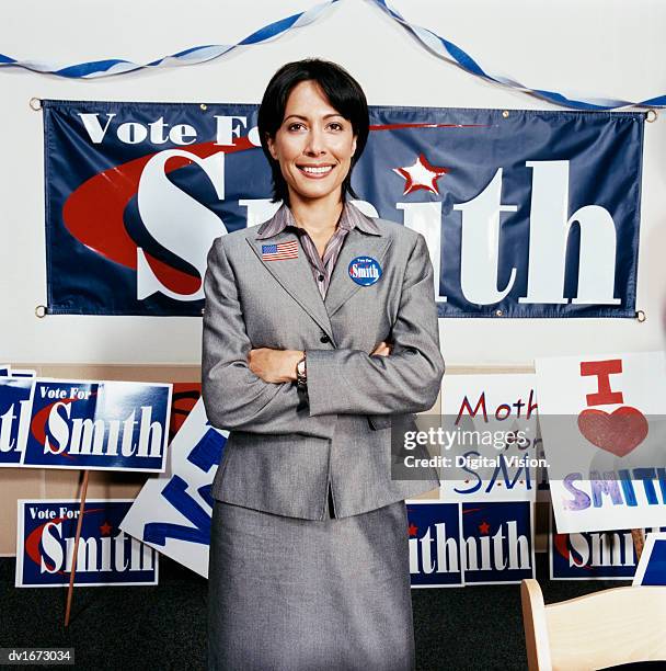 woman standing in an election campaign office - republican presidential nominee donald trump holds rally in new hampshire on eve of election stockfoto's en -beelden