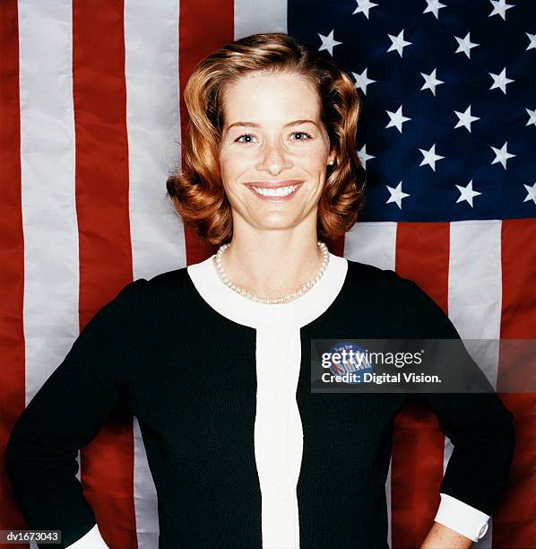 portrait of a female politician standing in front of a stars and stripes flag - republican presidential nominee donald trump holds rally in new hampshire on eve of election stockfoto's en -beelden