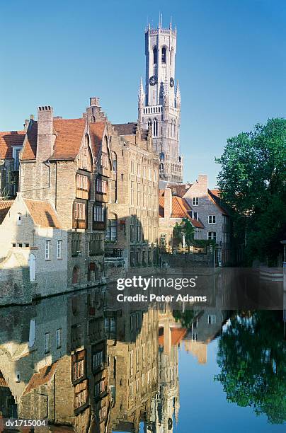 medieval buildings reflected in the river djiver, bruges, belgium - west vlaanderen stockfoto's en -beelden