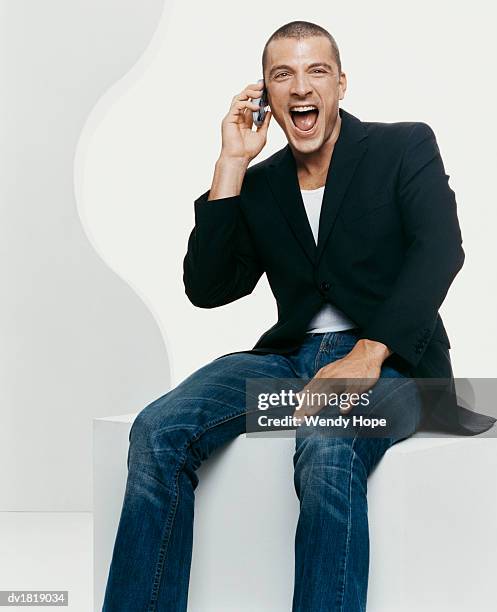 portrait of an excited man holding a mobile phone - hope imagens e fotografias de stock