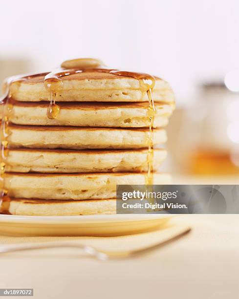 pancakes and melting maple syrup - pancake fotografías e imágenes de stock
