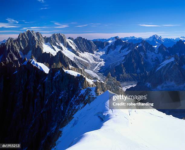 mont blanc mountain range, alps, haute savoie, france - or blanc stockfoto's en -beelden