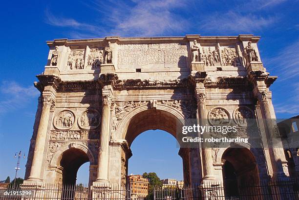 arch of titus, roman forum, rome, italy - arch of titus stock-fotos und bilder