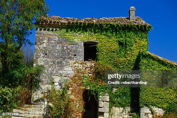 old cottage in bergerac, dordogne, aquitaine, france - bergerac stock-fotos und bilder