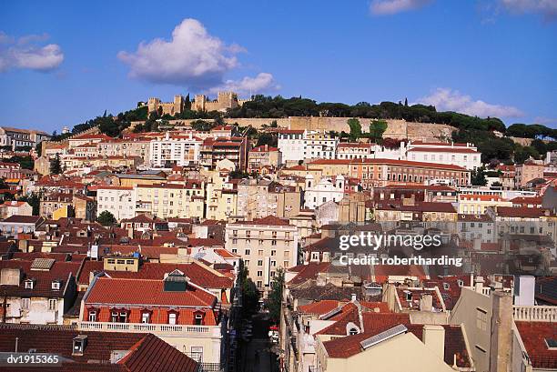 cityscape of lisbon and castelo de sao jorge, portugal - castelo stockfoto's en -beelden