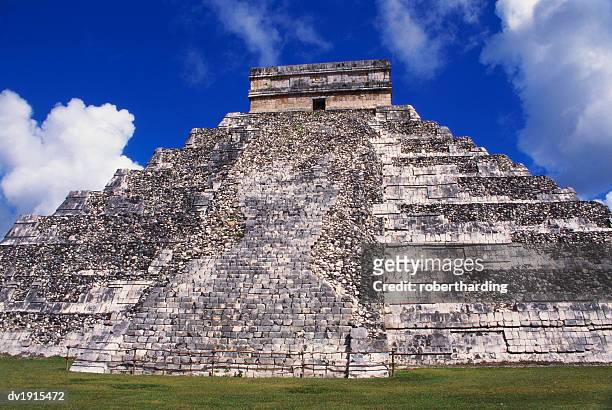 el castillo, chichen itza, yucatan, mexico - castillo foto e immagini stock