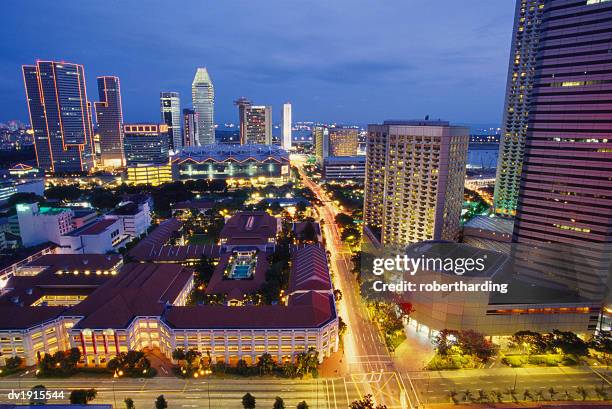 raffles hotel at night, singapore, asia - raffles hotel stockfoto's en -beelden