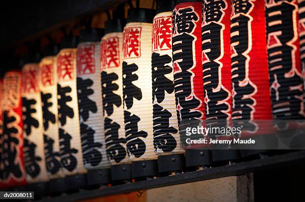 lanterns in downtown tokyo, japan - distriktet taito bildbanksfoton och bilder